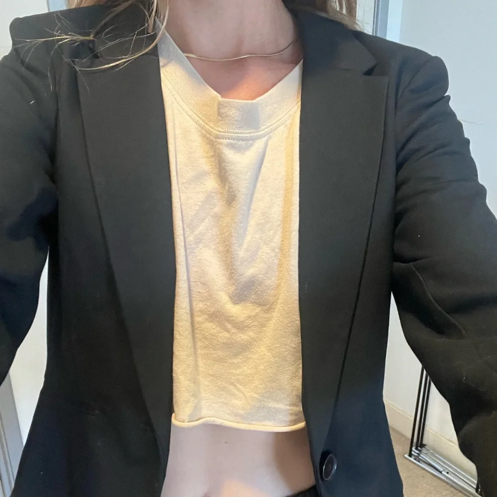 Professional Black Blazer - Picture 4 of 5